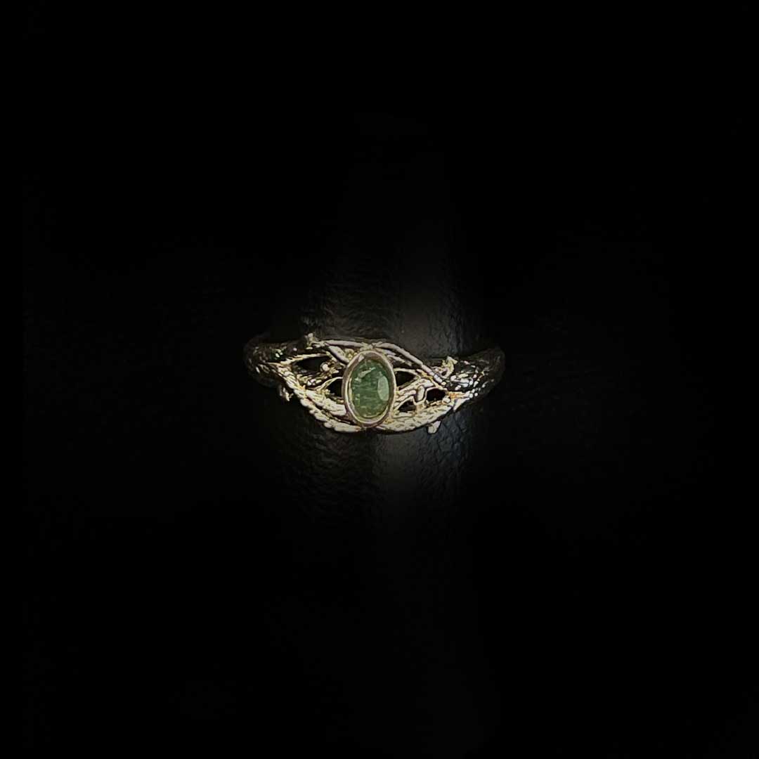 Anillo con Esmeralda