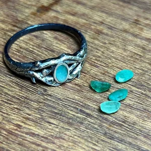 Anillo de plata con esmeralda